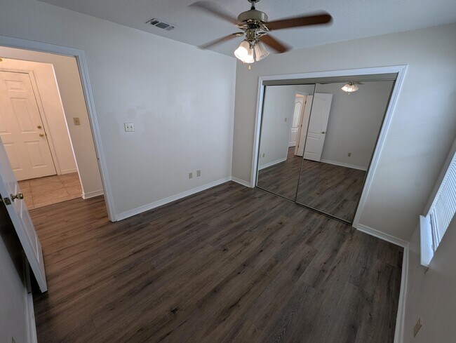 Building Photo - 509 Rush Park Cir