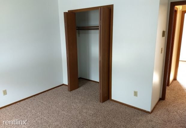 Building Photo - 2 br, 1 bath  - South West Manor