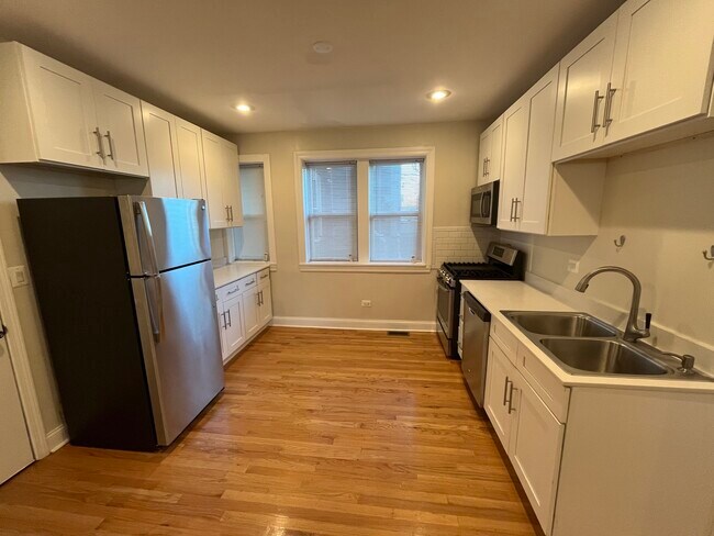 Foto del edificio - 3422 W Waveland Ave