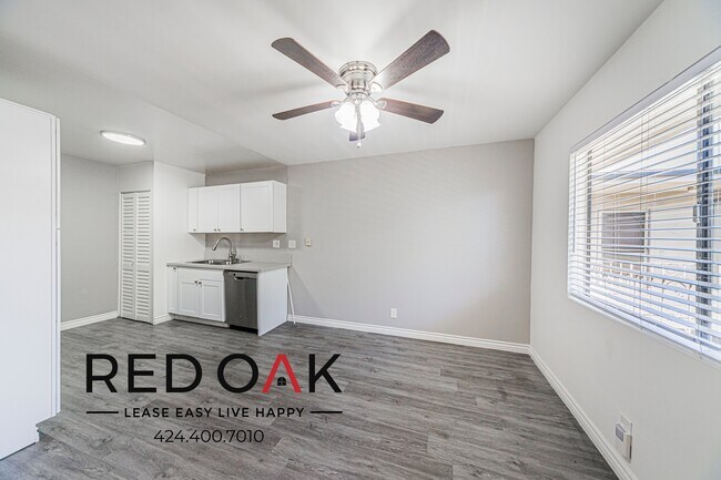Building Photo - 10741 Moorpark St
