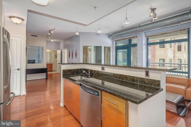Building Photo - 1390 Kenyon St NW