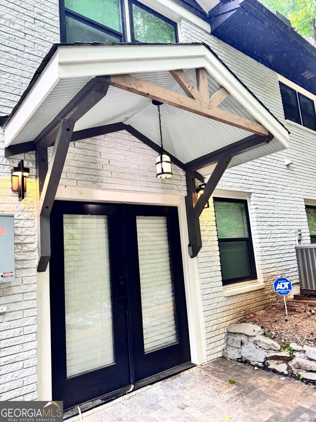 Building Photo - 2618 Meadow Lark Dr