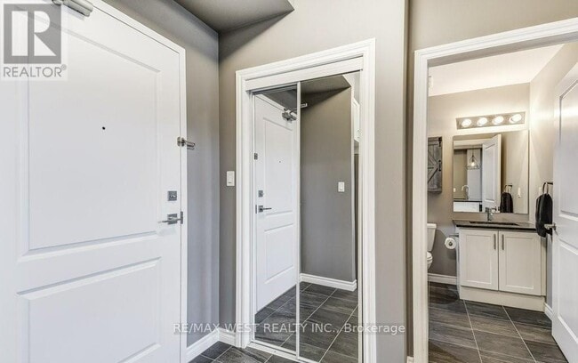 Building Photo - 101 Shoreview Pl