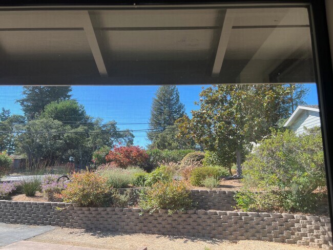 Foto del edificio - 680 Graham Hill Rd