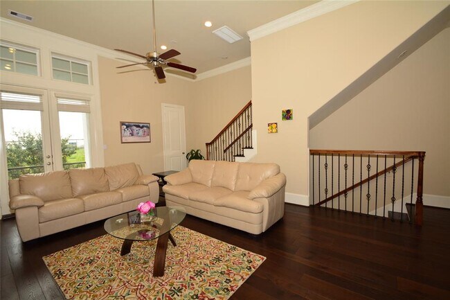 Building Photo - 9439 Fannin St