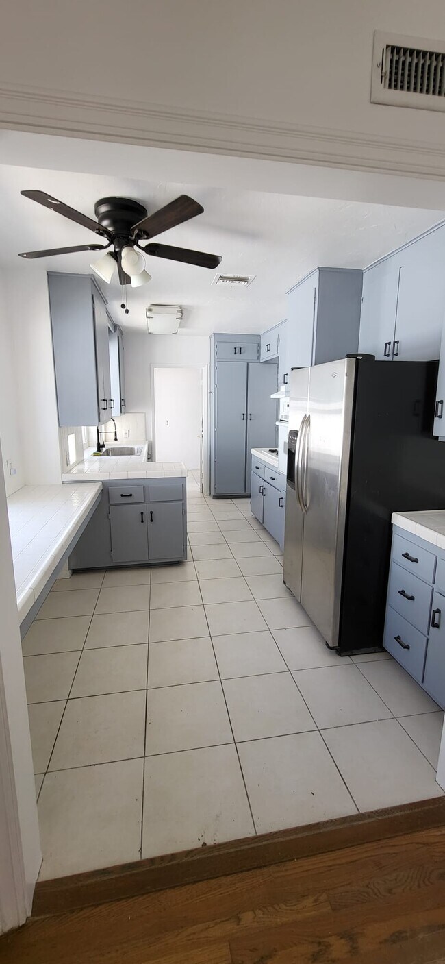 Foto del edificio - 17660 Raymer St