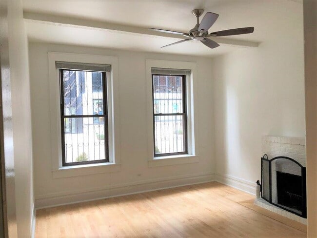 Living Room - 150 W Huron St