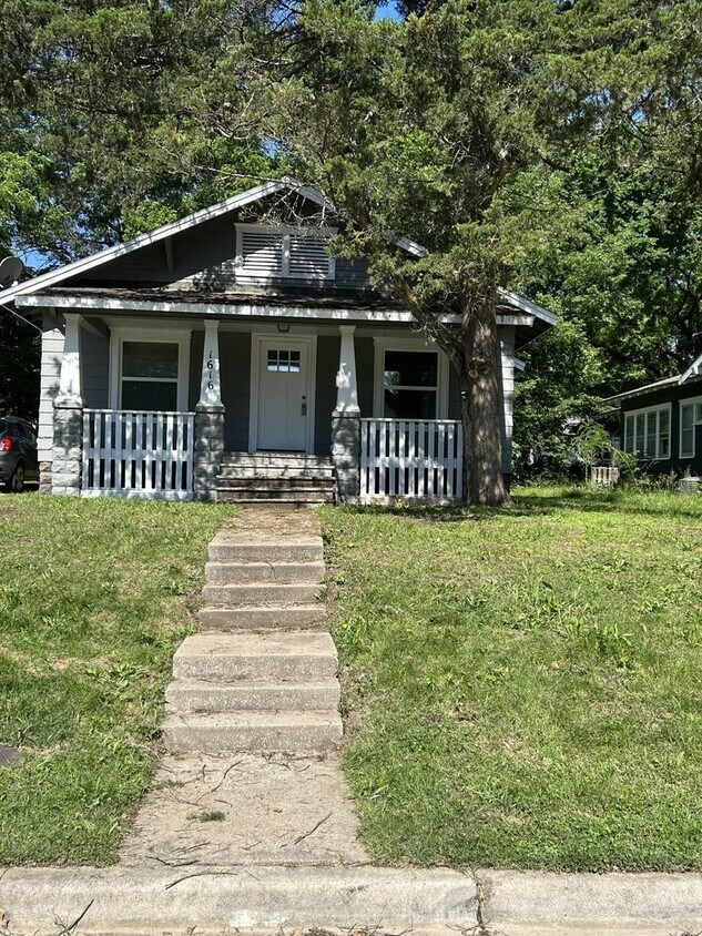 Foto principal - Gorgeous! Newly Remodeled 3 Bedroom 2 Bath...