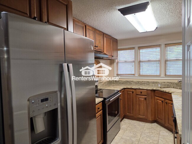 Building Photo - 203 Ivy Green Ln SE