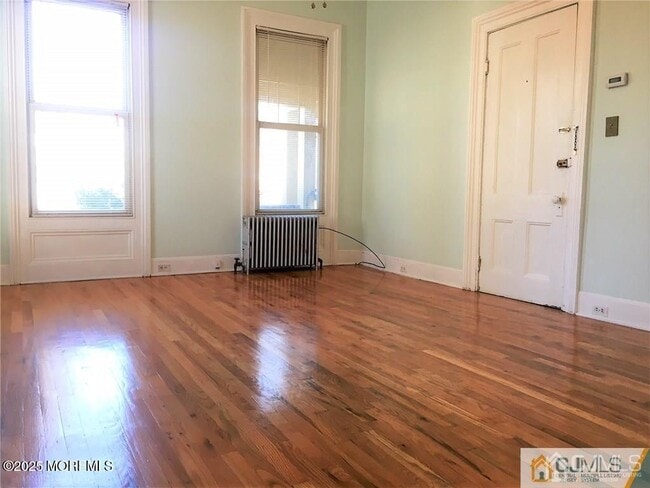 Building Photo - 207 Woodbridge Ave