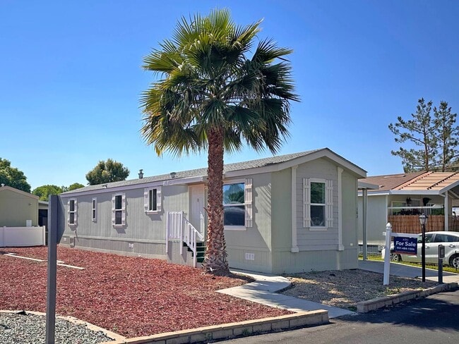 Building Photo - 21100 State St