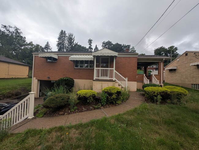 Photo - 631 Regis Avenue House