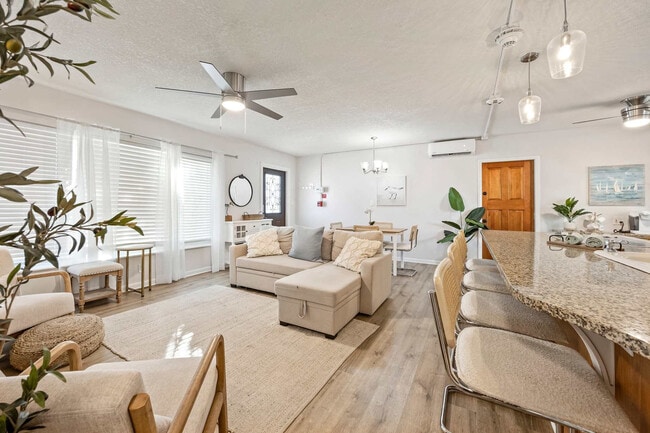 Building Photo - 105 NE 3rd St