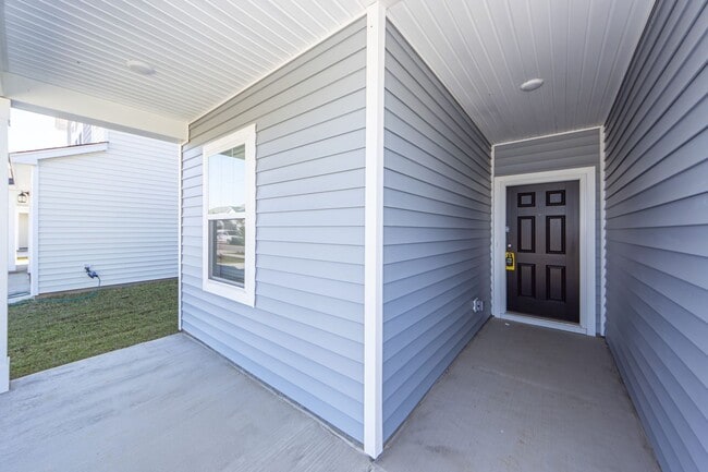 Building Photo - 4 Bedroom 3 Bath House in Watson Hill - Su...