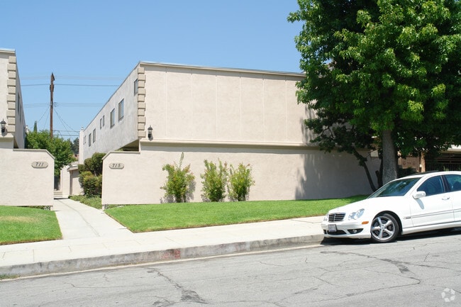 Building Photo - 711-715 E Cypress Ave