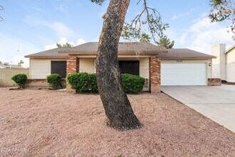 Building Photo - 6646 W Sunnyside Dr