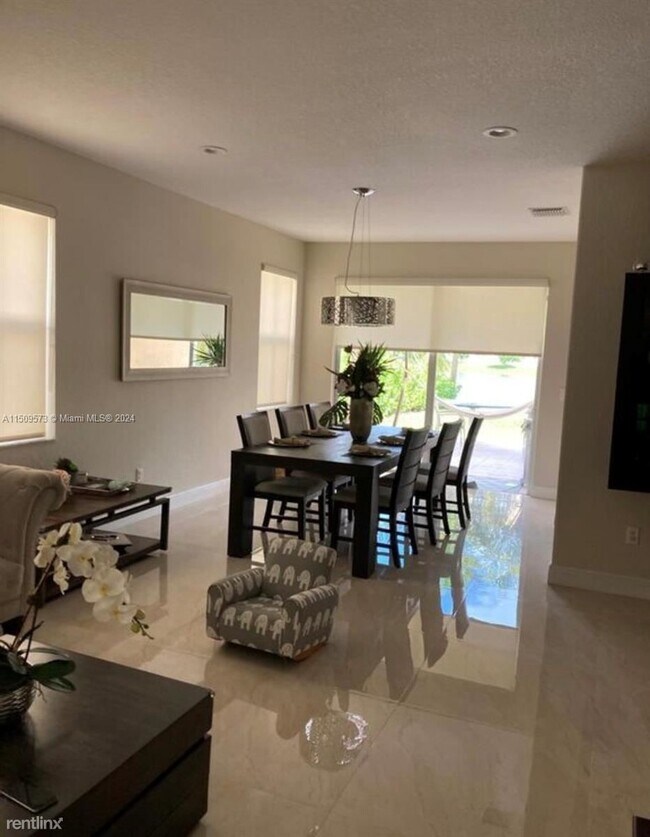 Foto del edificio - 5 br, 2.5 bath House - 16824 SW 49th Ct
