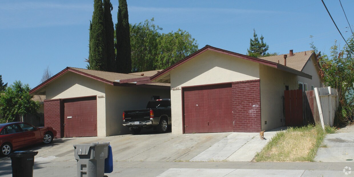 Primary Photo - 5135-5139 Snow Dr