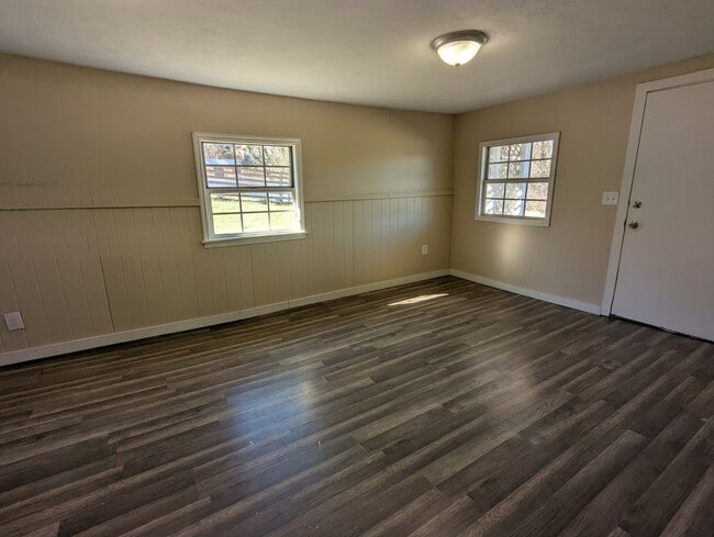 Building Photo - 736 4th St