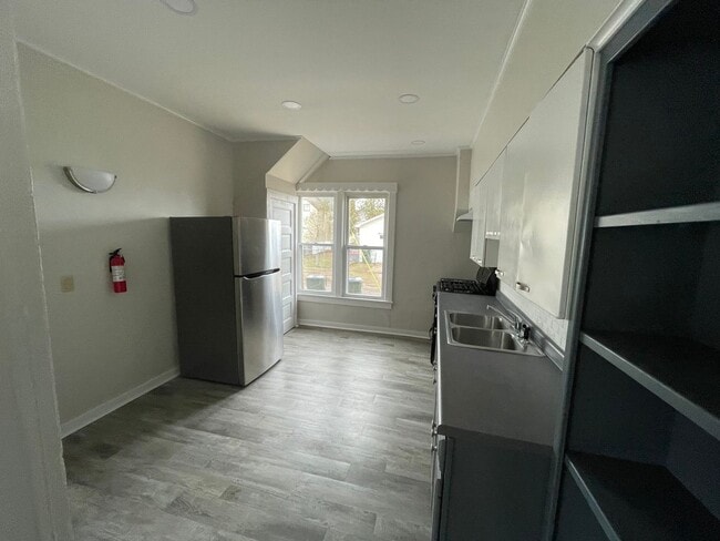 Building Photo - 319 18th St N