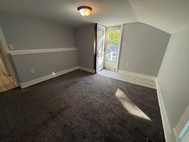 Foto del edificio - 326 1/2 S Walnut St