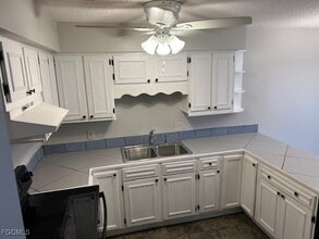 Building Photo - 1175 Laurel Dr