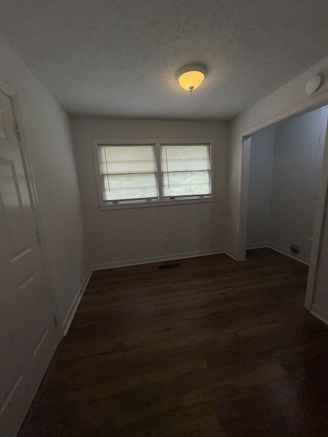 Building Photo - 4049 Norwood Dr