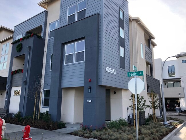 Building Photo - 2978 Feliz Rd