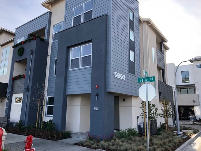 Building Photo - 2978 Feliz Rd