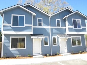 Building Photo - 412 Oak St