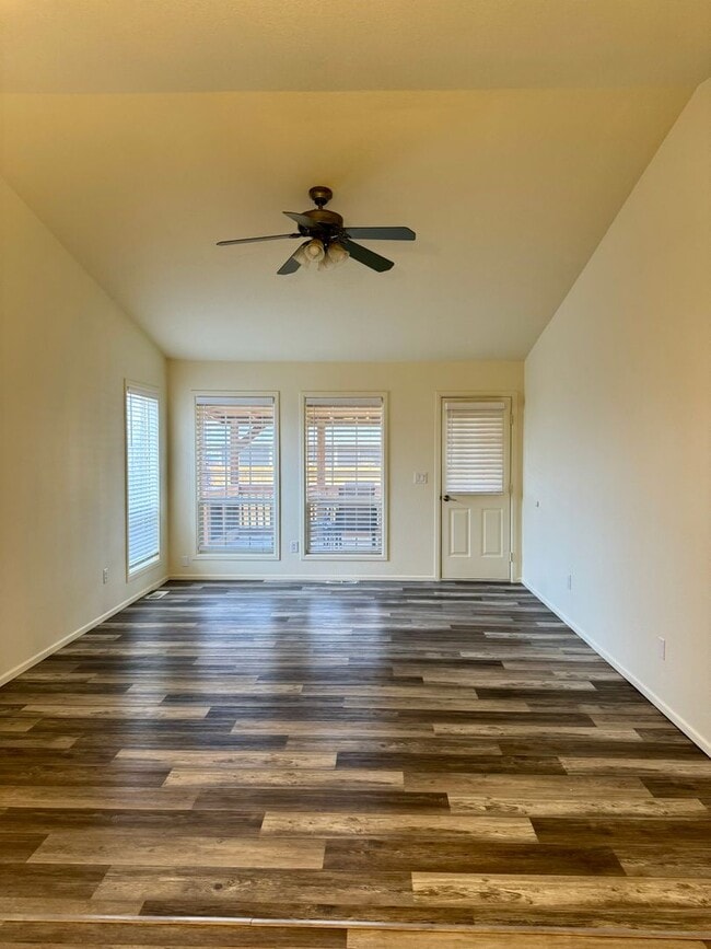 Building Photo - Adorable Home in SW Redmond with Huge Back...