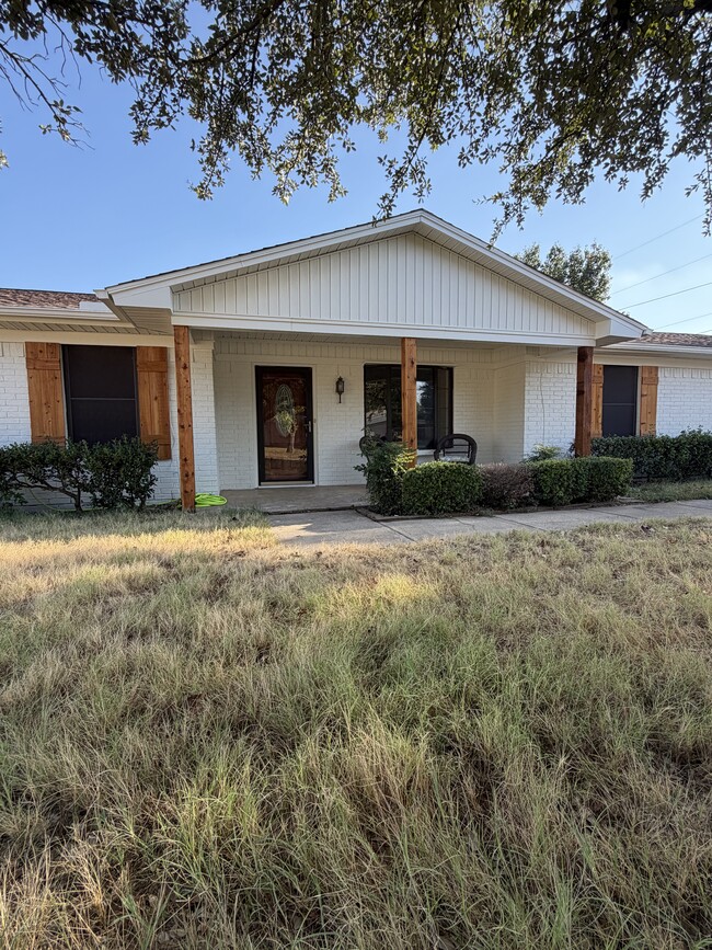 Building Photo - 319 Allen Dr