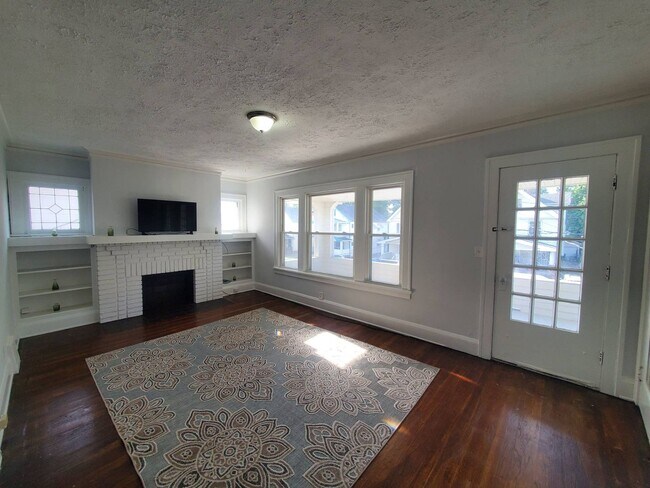 Building Photo - 15711 Grovewood Ave