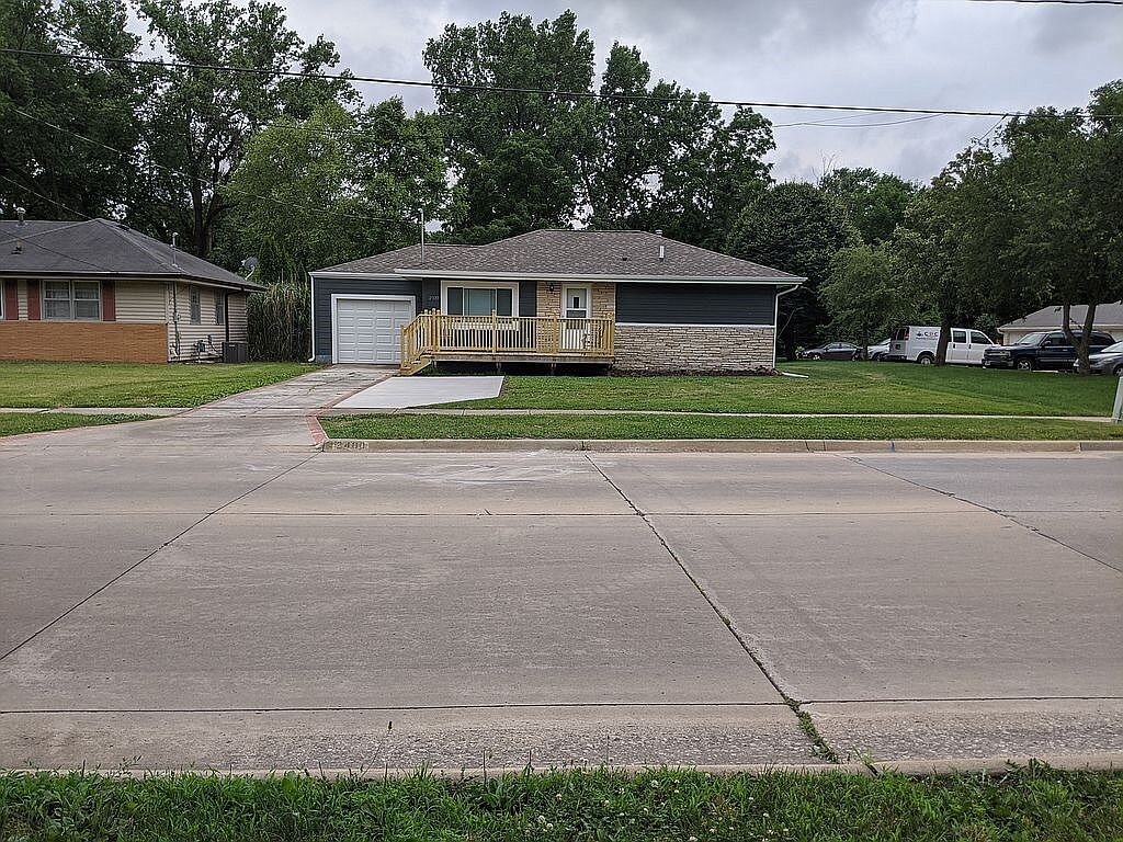 Foto principal - 2400 Vine St