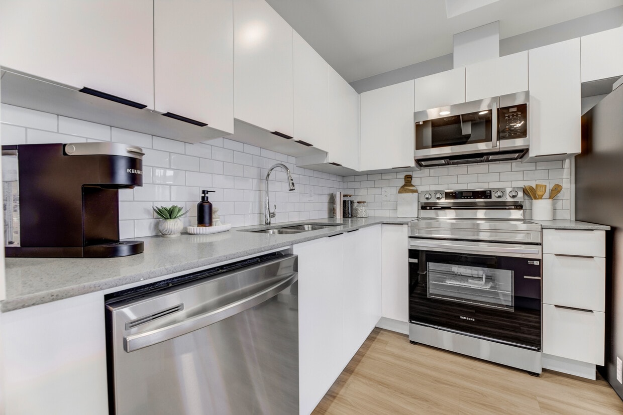 Building Photo - Shoreline Crossings