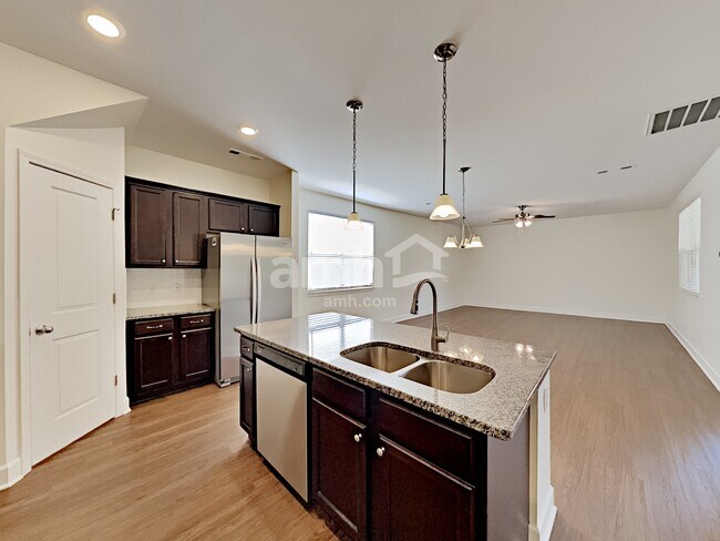 Foto del edificio - 5048 Trailwater Dr