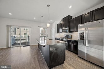 Building Photo - 214 Bamboo Dr