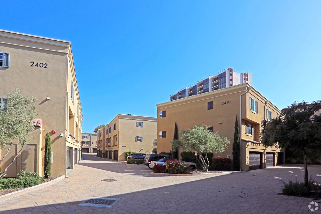 Building Photo - Ziani
