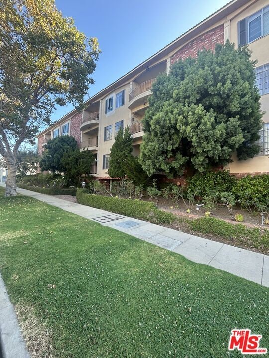Building Photo - 1818 Pelham Ave