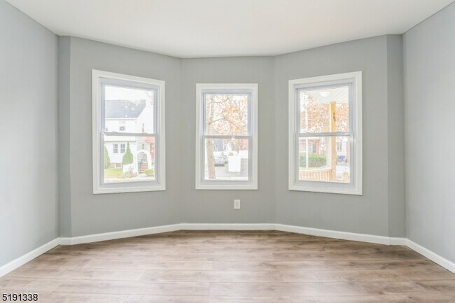 Foto del edificio - 391 Amherst St