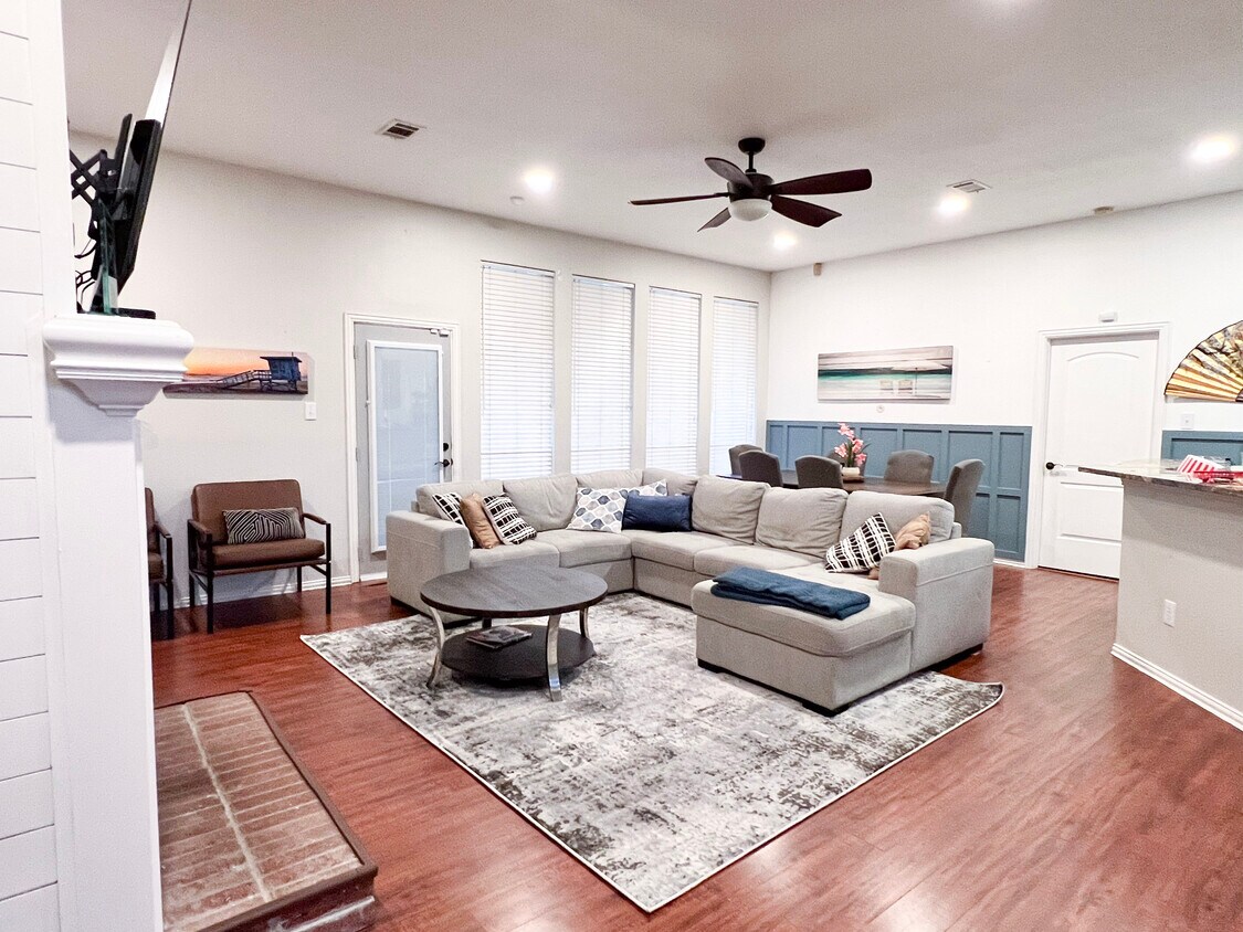 Foto principal - 1207 Old Knoll Dr