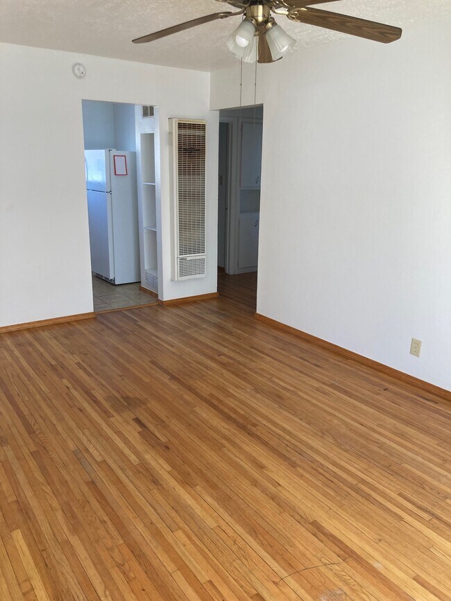 Livingroom Kitchen/Hall Entry - 501 Mesilla St SE
