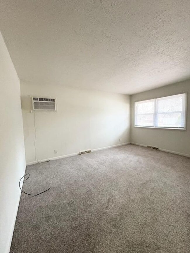 Foto del edificio - 200 S Grove St