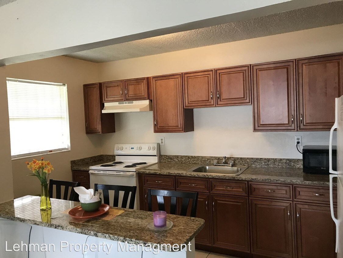 Foto principal - 611 NW 177th St