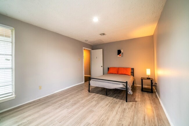 Building Photo - 4311 Tiffany Dr