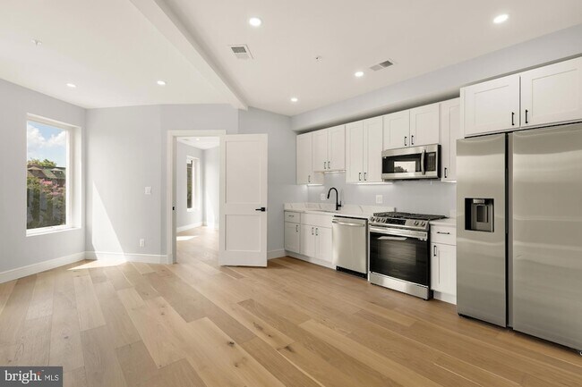Building Photo - 3215 Mt Pleasant St NW