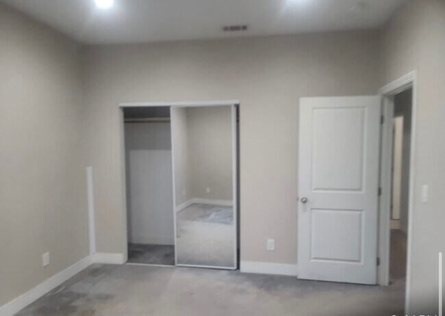 Foto del edificio - 6301 S Hoover St