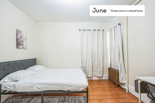 Building Photo - Room in Shared 4 bed/1.5 bath home in Somerville