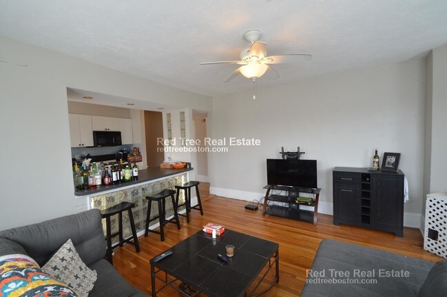 Foto del edificio - 83 Glenville Ave