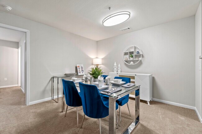 Área de comedor - Legends at Virginia Center